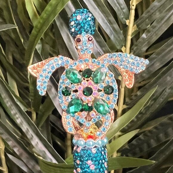 Sea Turtle Hand-Made Custom Beaded Pen with Large Fancy Double-Sided Sea Turtle. - Picture 6 of 7